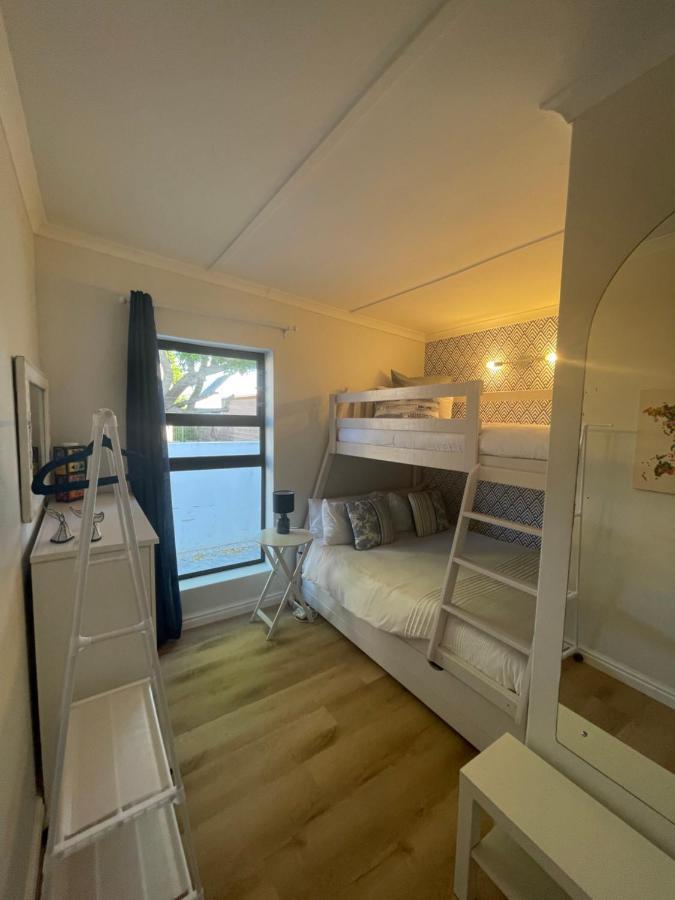 Adorable 2 Bedroom Cottage With Spacious Veranda Hermanus Kültér fotó