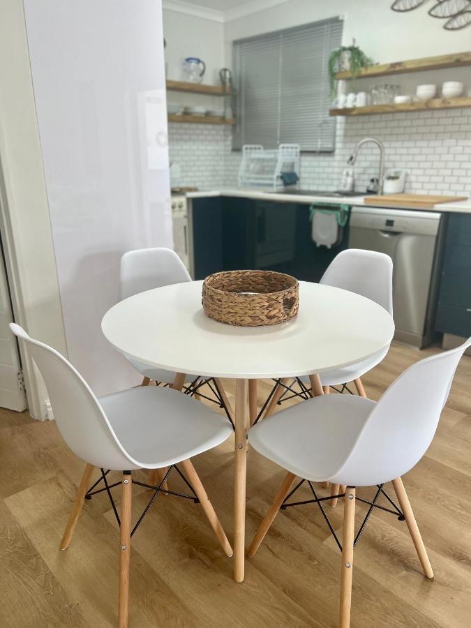 Adorable 2 Bedroom Cottage With Spacious Veranda Hermanus Kültér fotó