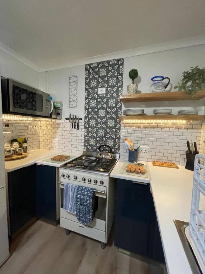 Adorable 2 Bedroom Cottage With Spacious Veranda Hermanus Kültér fotó