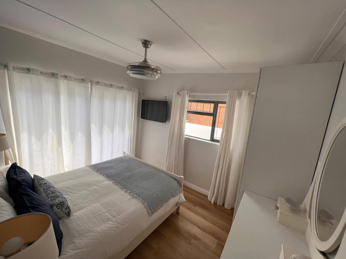 Adorable 2 Bedroom Cottage With Spacious Veranda Hermanus Kültér fotó